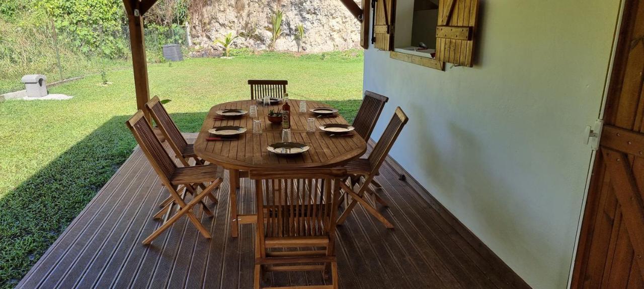 Villa au calme avec Jacuzzi, Villa Le Boursoie Les Abymes Extérieur photo