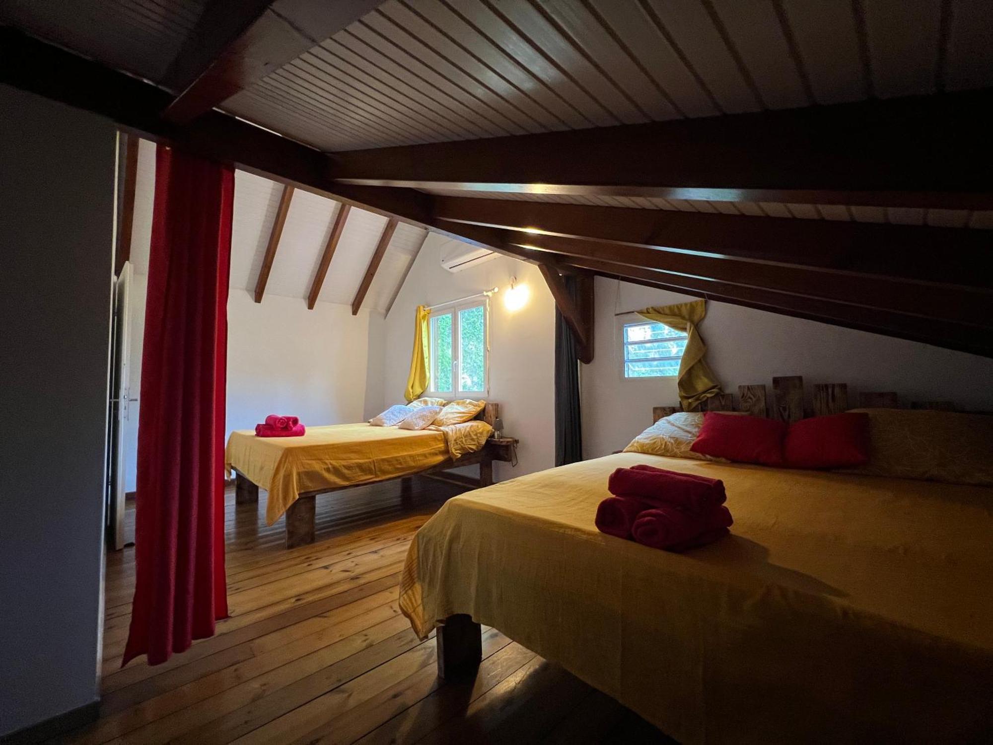 Villa au calme avec Jacuzzi, Villa Le Boursoie Les Abymes Extérieur photo