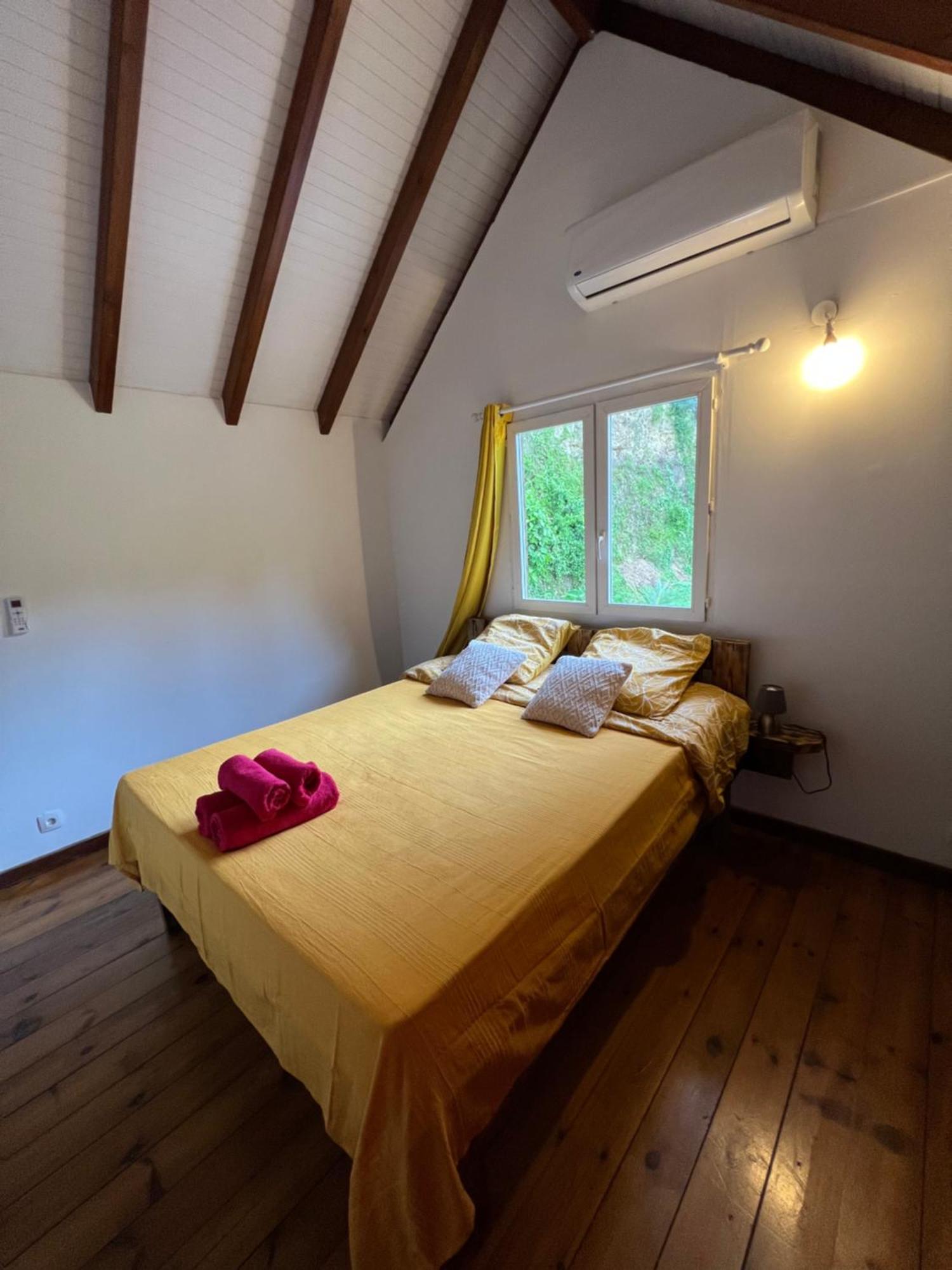 Villa au calme avec Jacuzzi, Villa Le Boursoie Les Abymes Extérieur photo