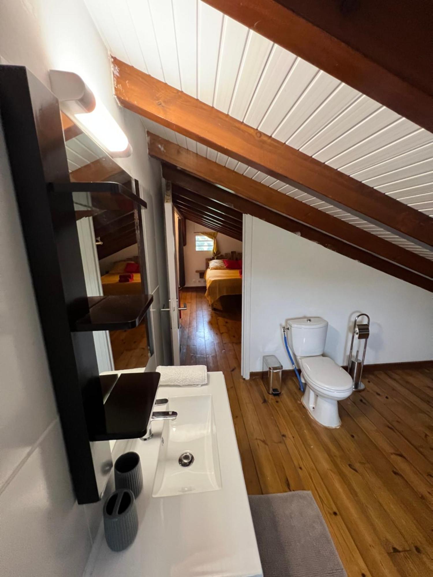 Villa au calme avec Jacuzzi, Villa Le Boursoie Les Abymes Extérieur photo