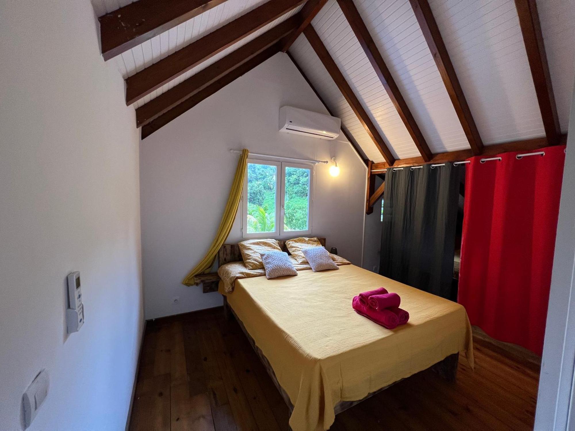 Villa au calme avec Jacuzzi, Villa Le Boursoie Les Abymes Extérieur photo