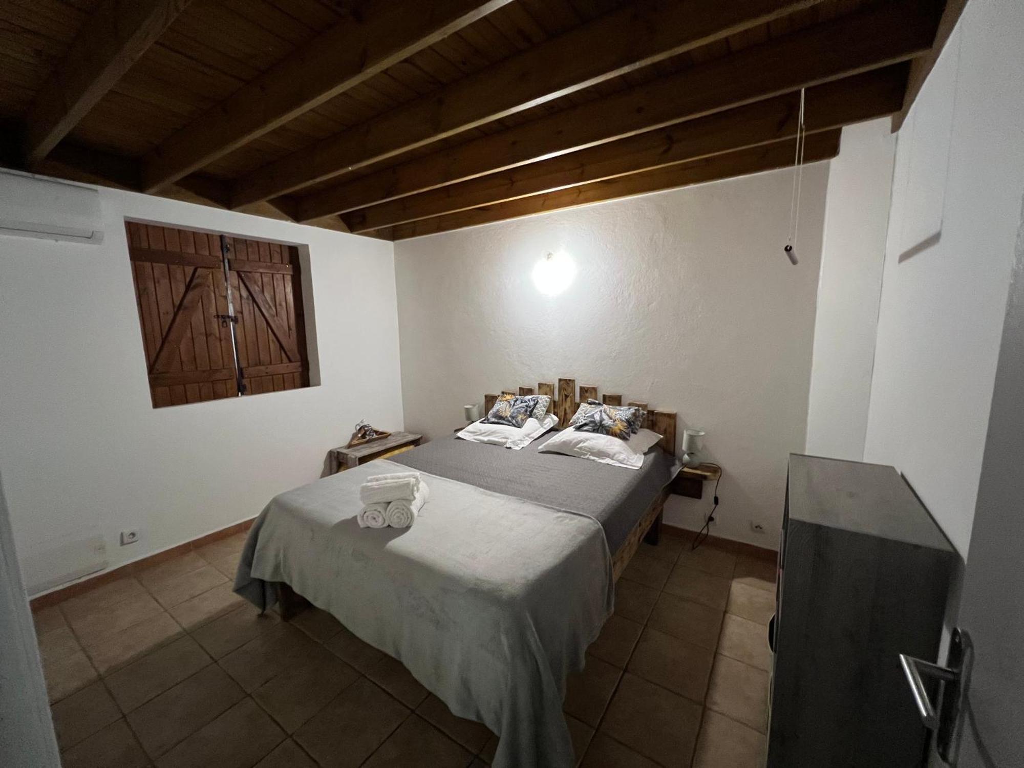 Villa au calme avec Jacuzzi, Villa Le Boursoie Les Abymes Extérieur photo