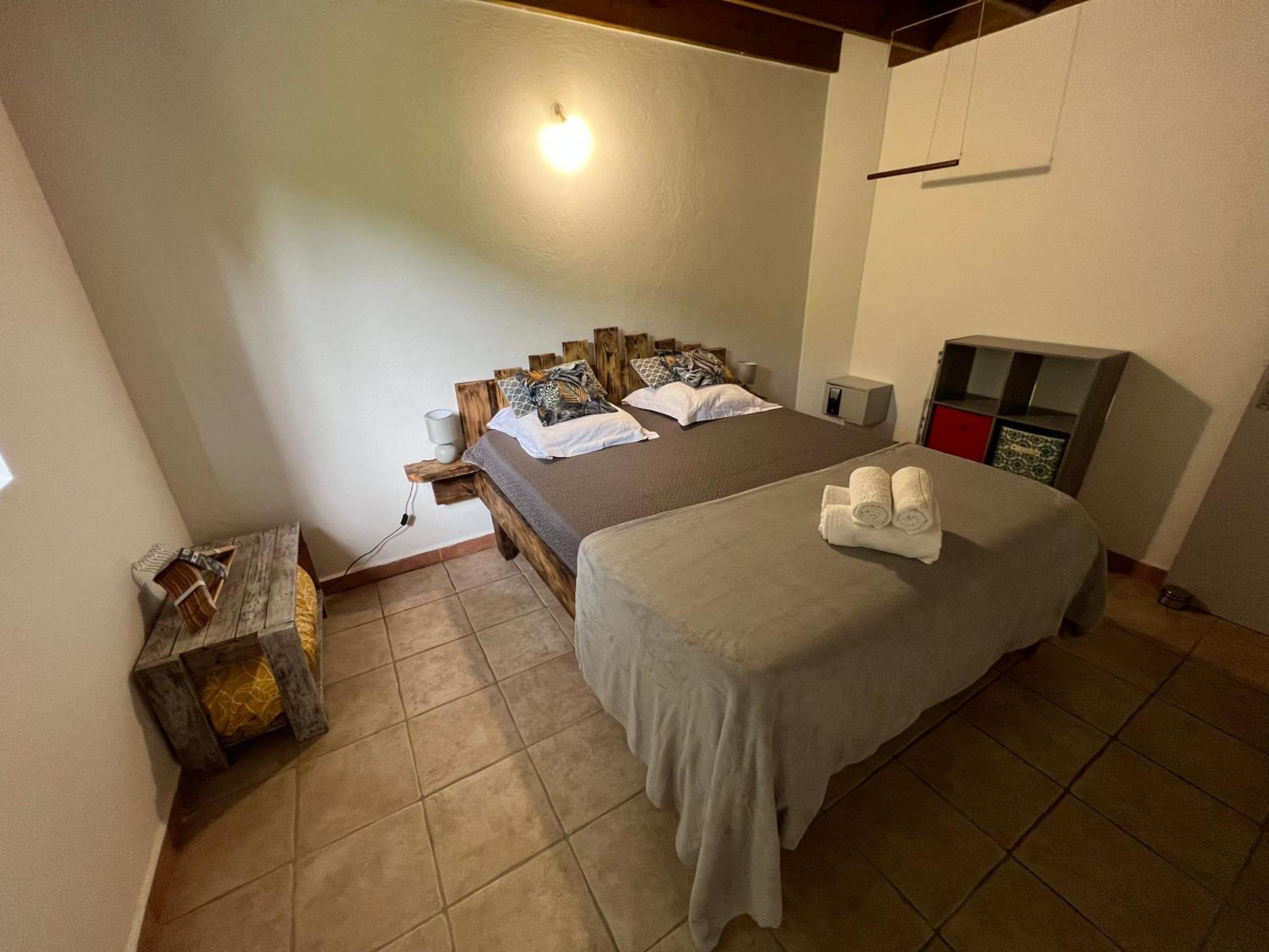 Villa au calme avec Jacuzzi, Villa Le Boursoie Les Abymes Extérieur photo