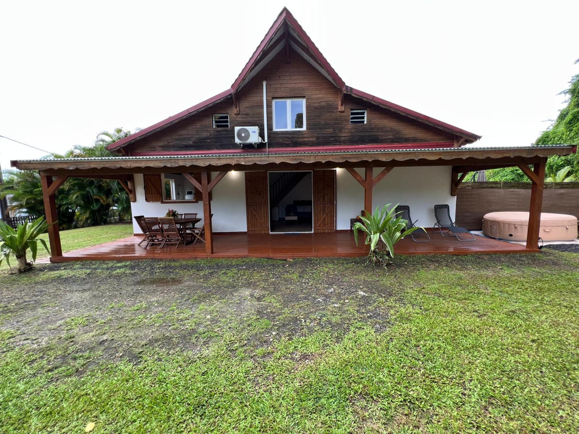 Villa au calme avec Jacuzzi, Villa Le Boursoie Les Abymes Extérieur photo