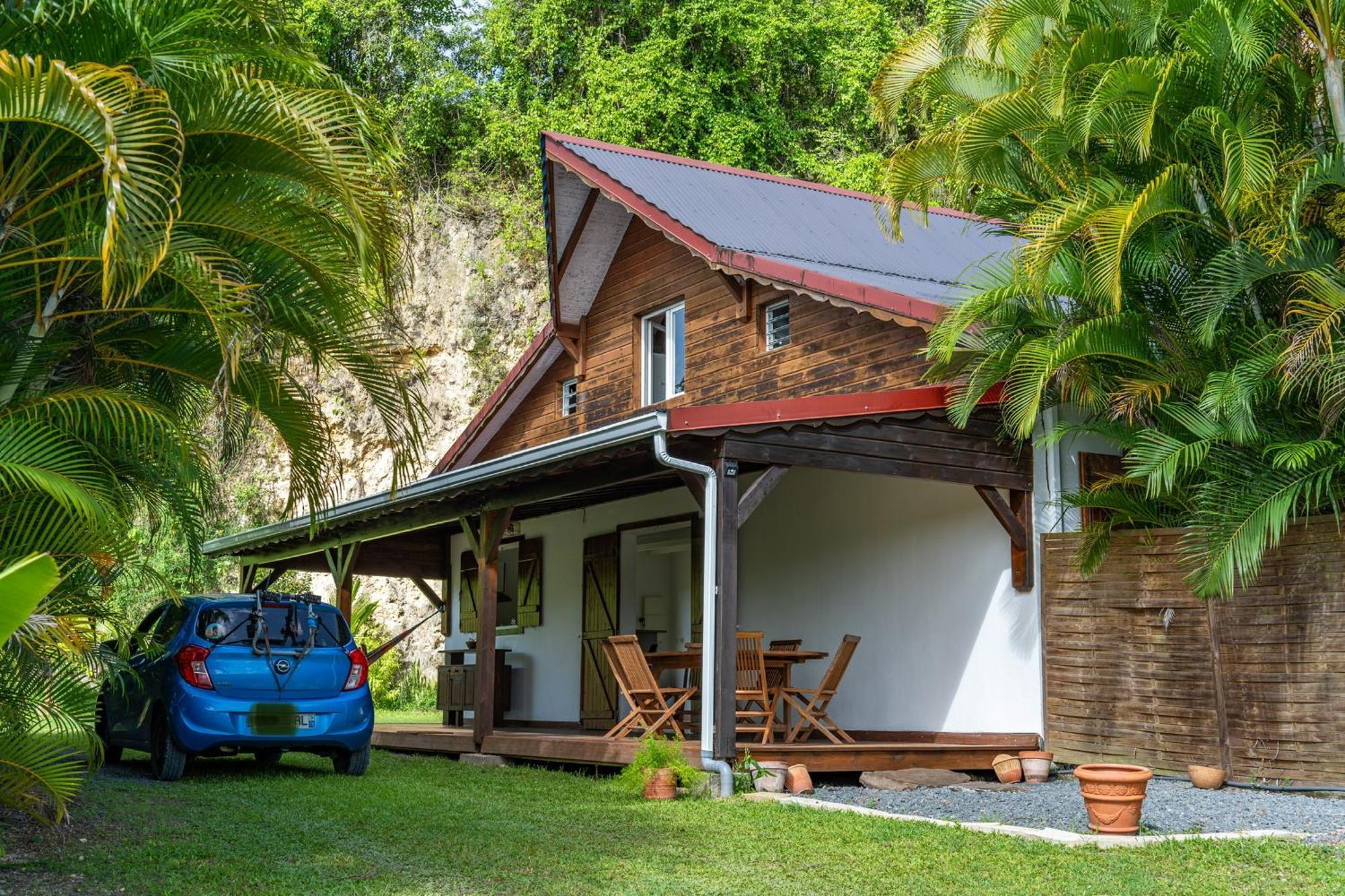 Villa au calme avec Jacuzzi, Villa Le Boursoie Les Abymes Extérieur photo