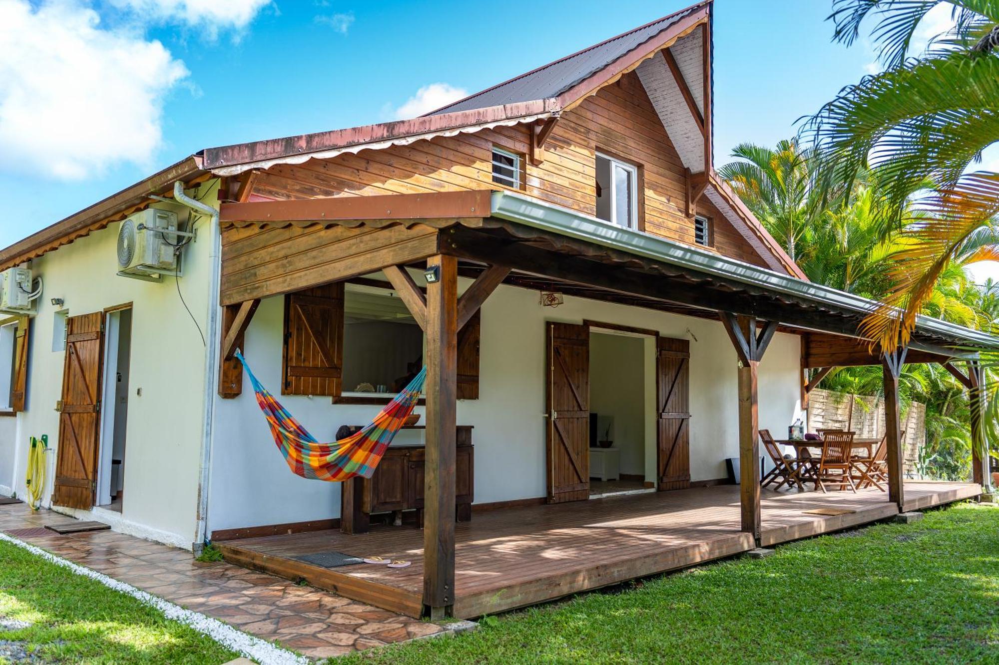 Villa au calme avec Jacuzzi, Villa Le Boursoie Les Abymes Extérieur photo