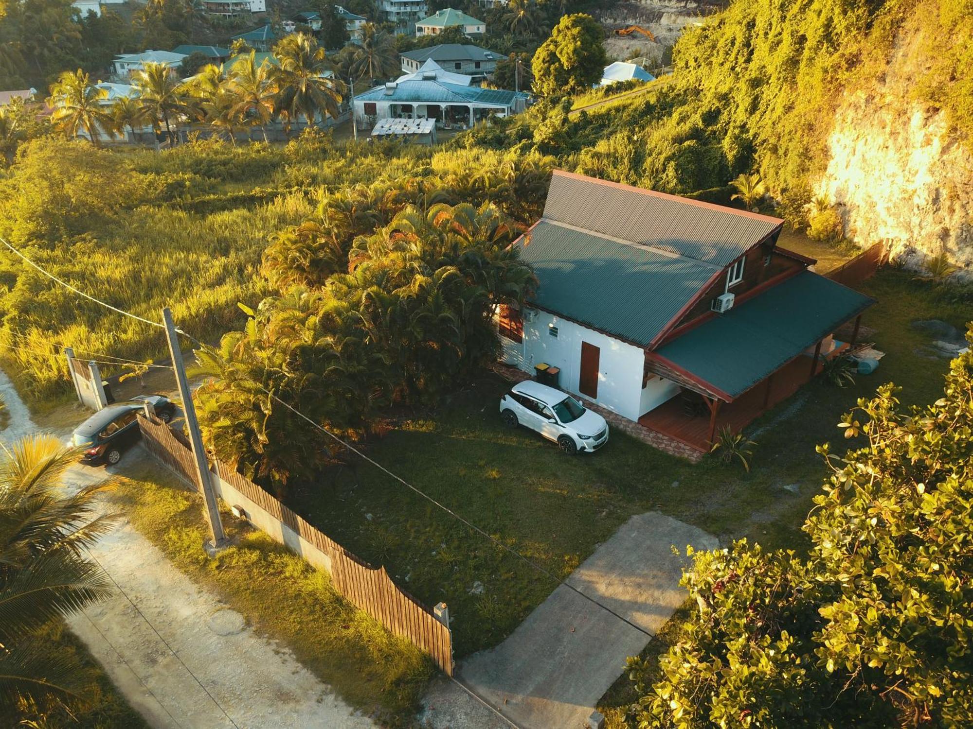 Villa au calme avec Jacuzzi, Villa Le Boursoie Les Abymes Extérieur photo