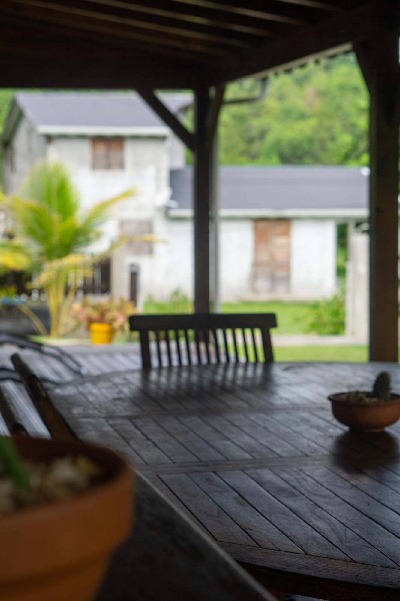 Villa au calme avec Jacuzzi, Villa Le Boursoie Les Abymes Extérieur photo