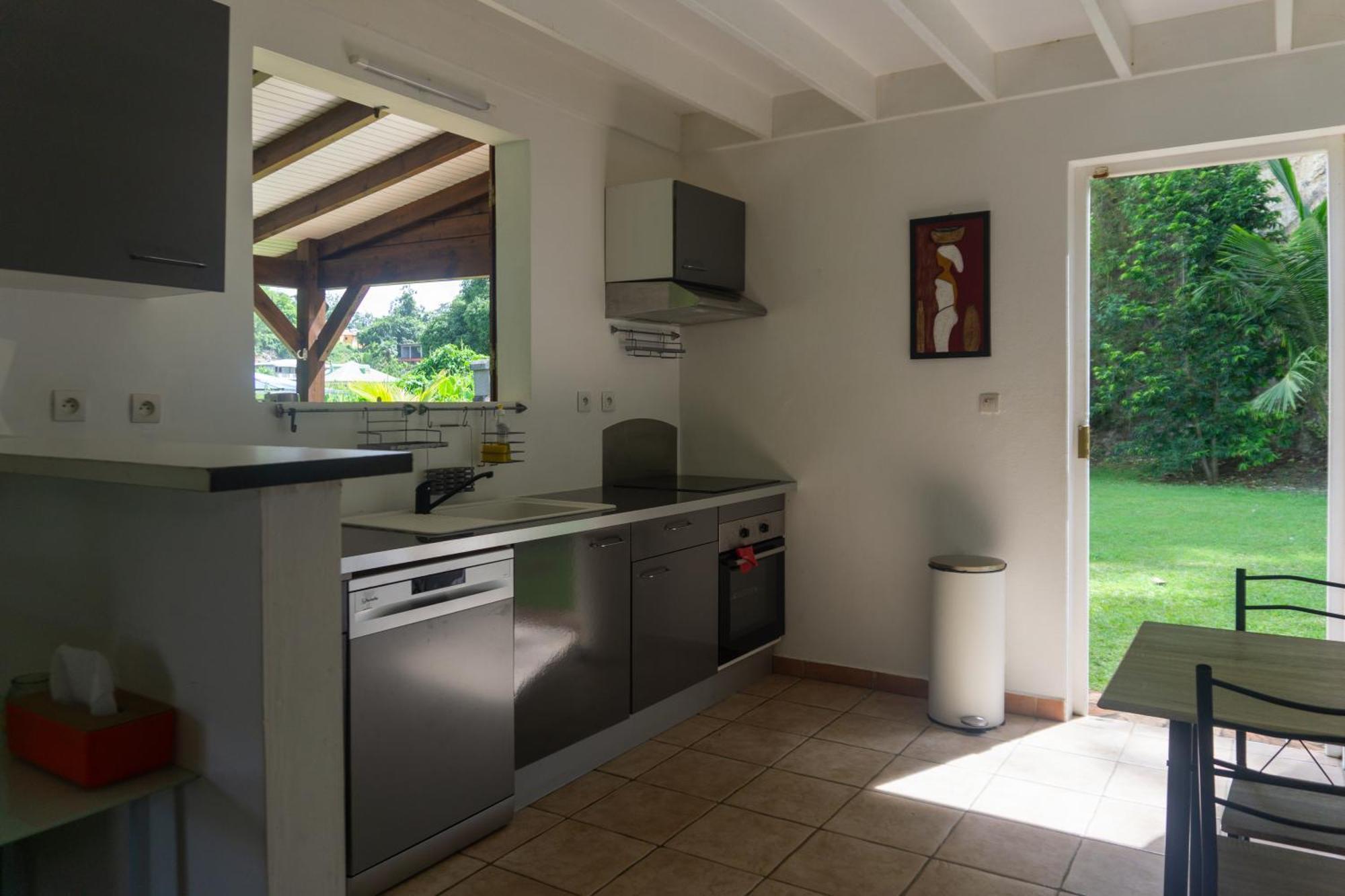 Villa au calme avec Jacuzzi, Villa Le Boursoie Les Abymes Extérieur photo